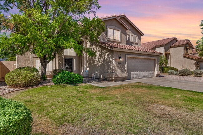 Building Photo - 4 bed 3 bath Single Family Home with Pool ...