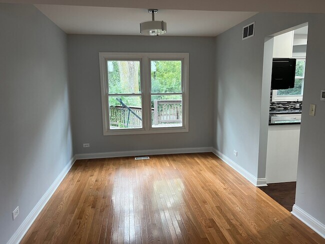 Building Photo - 926 W Aspen Dr