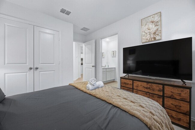 Building Photo - 591 Sormonne Lp