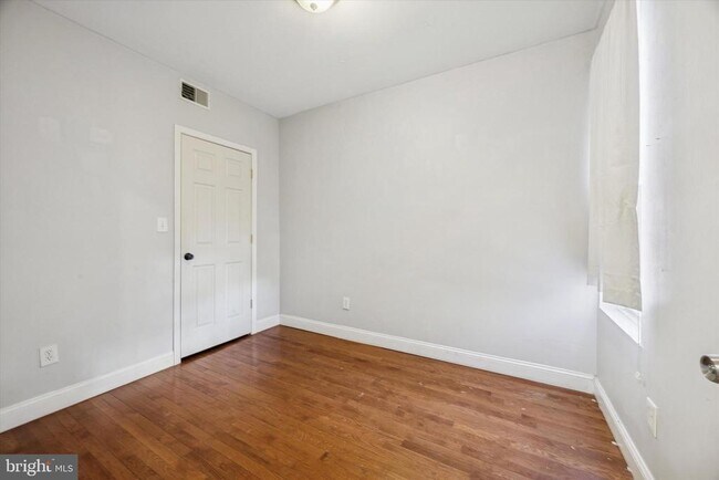 Building Photo - 1625 Edgley St