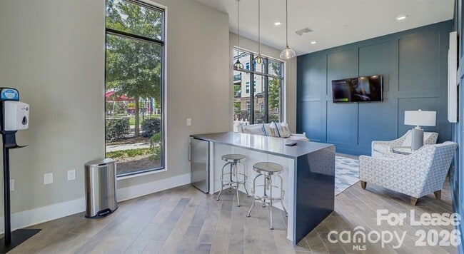 Building Photo - 16408 Holly Crest Ln