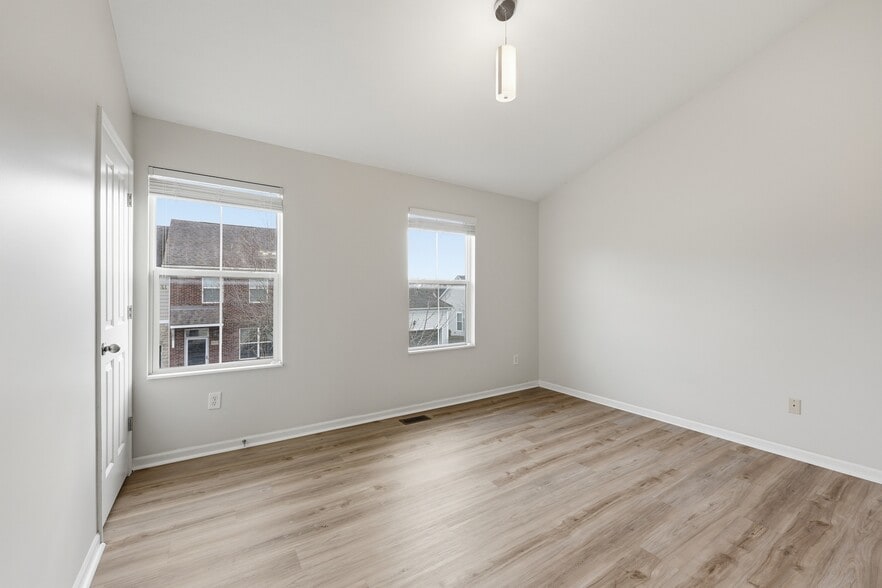 Building Photo - 1656 Nature Dr