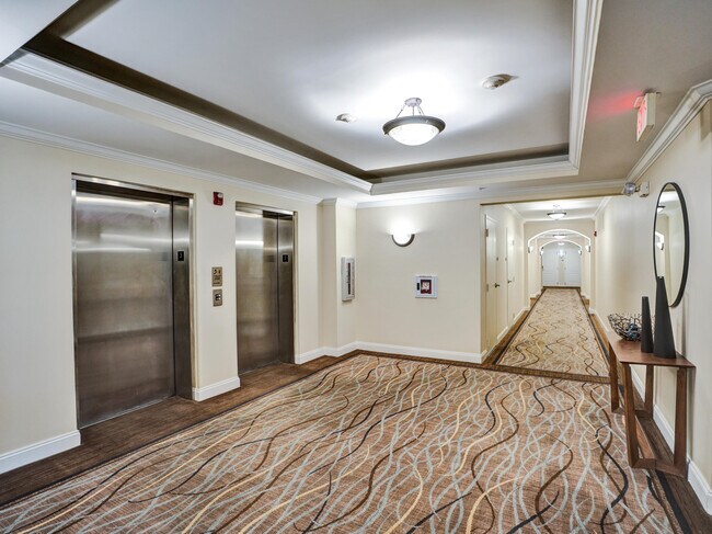 Building Photo - 191 S Ocean Dr