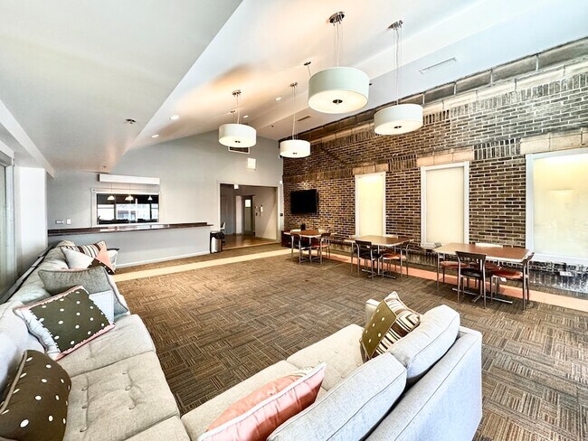 Building Photo - 40 E 9th St