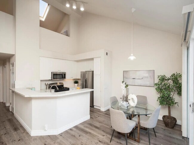 Building Photo - 440 Navaro Pl