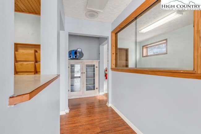 Building Photo - 483 NC-105 Extension