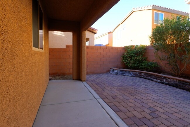 Building Photo - 7680 Lots Hills Dr