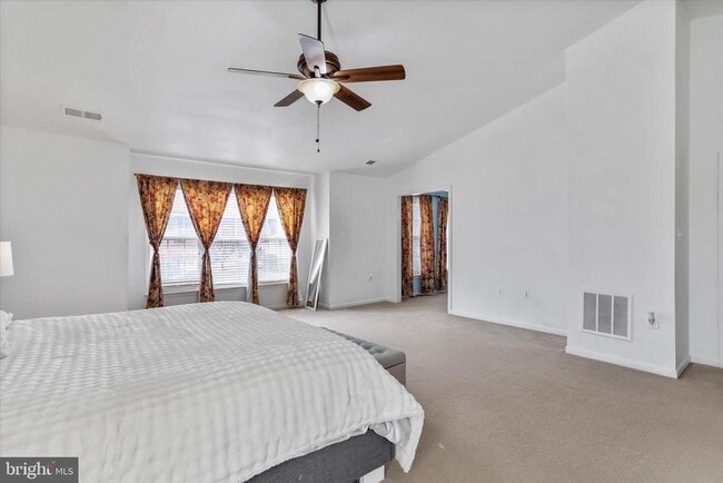 Building Photo - 301 Fontana Cir