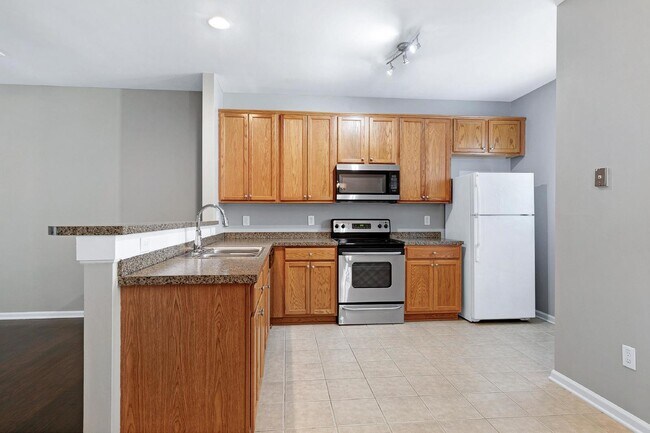 Building Photo - 326 Commons Dr