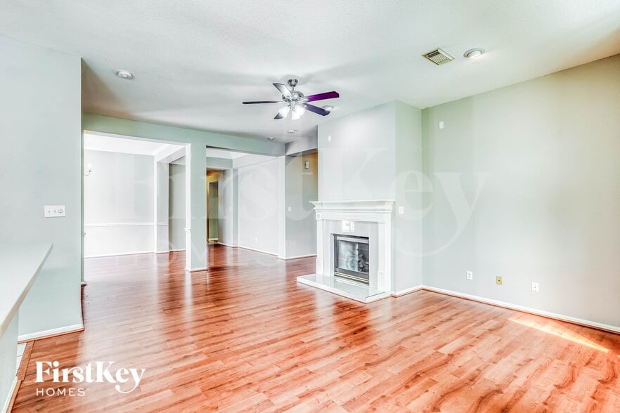 Building Photo - 10330 Claybrook Dr