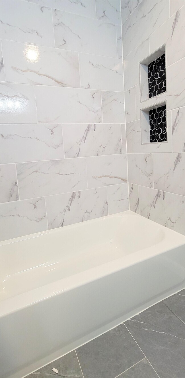 Building Photo - 11-13-13 Wallis Ave