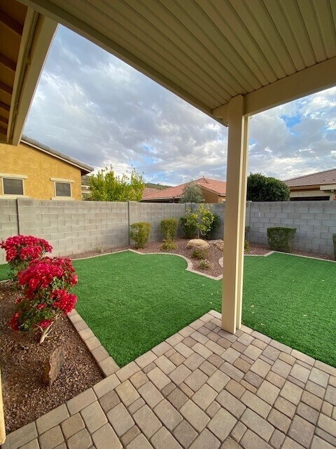 Building Photo - 10245 W Pinnacle Vista Dr