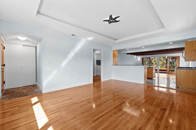 Building Photo - 425 Neptune Ave