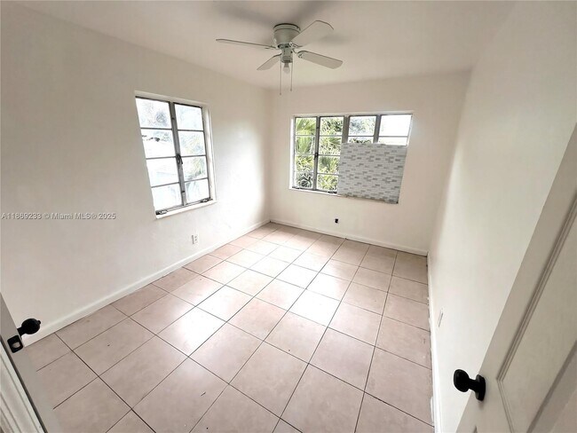 Building Photo - 1124 NW 112th Terrace