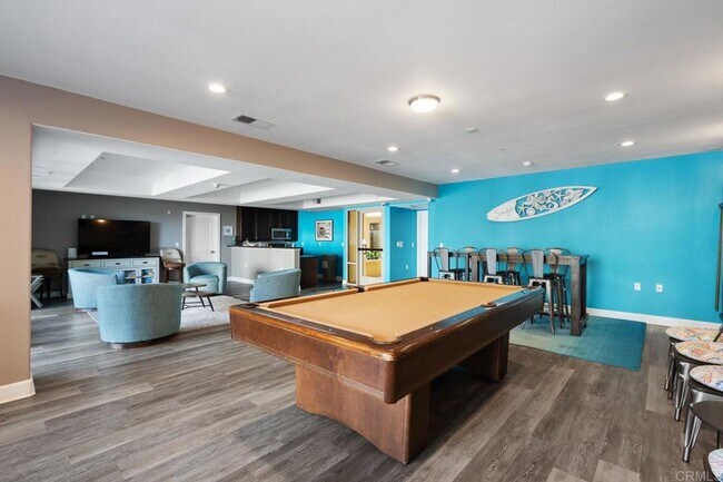 Building Photo - Beautiful & spacious 2 bedroom end unit condo in coastal Oceanside