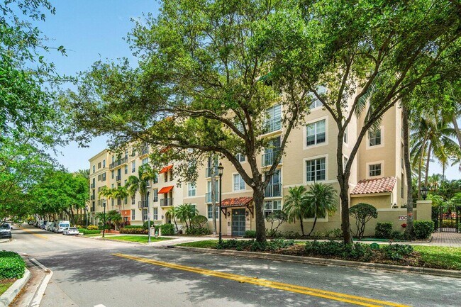 Building Photo - 630 S Sapodilla Ave