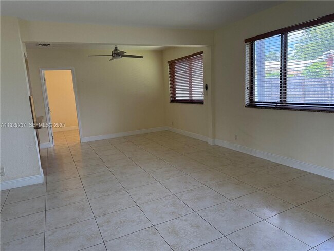 Building Photo - 811 NE 10th St