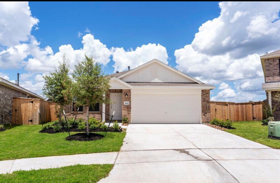 2 car garage - 18602 Gravago Ln