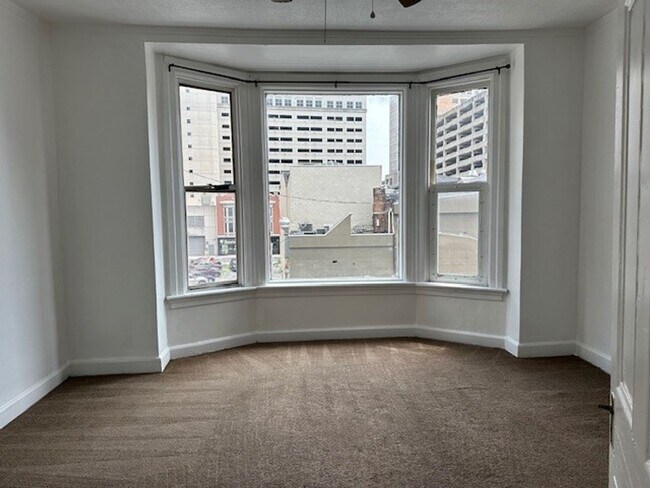 Building Photo - 204 Locust St