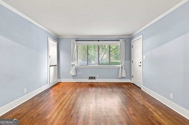 Building Photo - 1466 E Rock Springs Rd NE