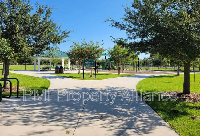 Building Photo - 15217 Evergreen Oak Loop