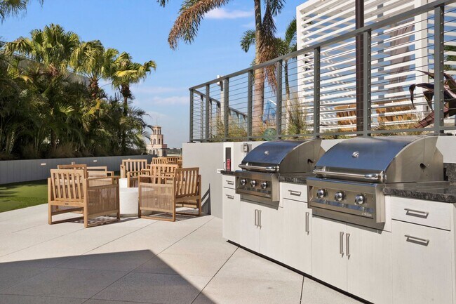 Building Photo - 400 Central Ave