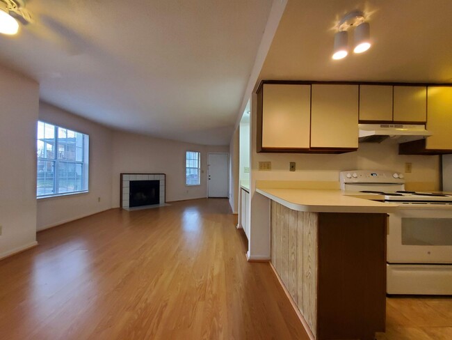 Building Photo - Spacious 2 Bedroom rental in Va Beach