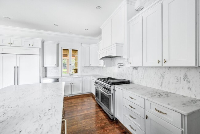 Building Photo - A timeless Cape Cod-style estate!