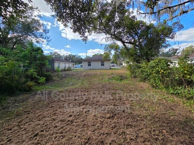 Building Photo - 220 S Eastside Dr