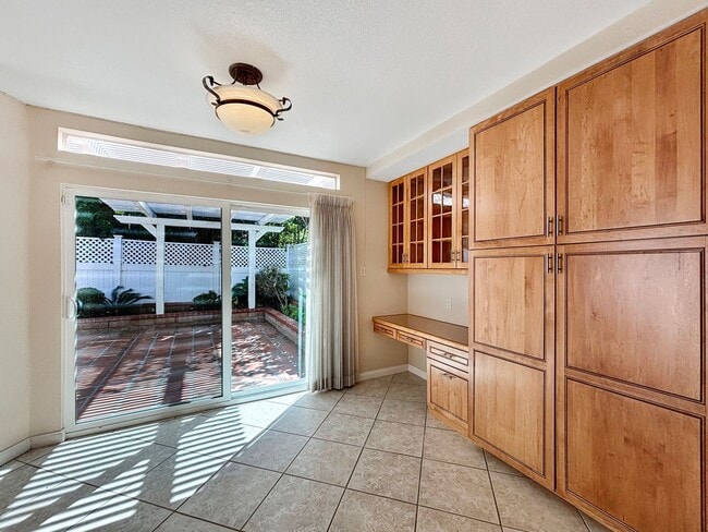 Building Photo - Beautiful 5BD/3BA 2-Story House in Tierras...