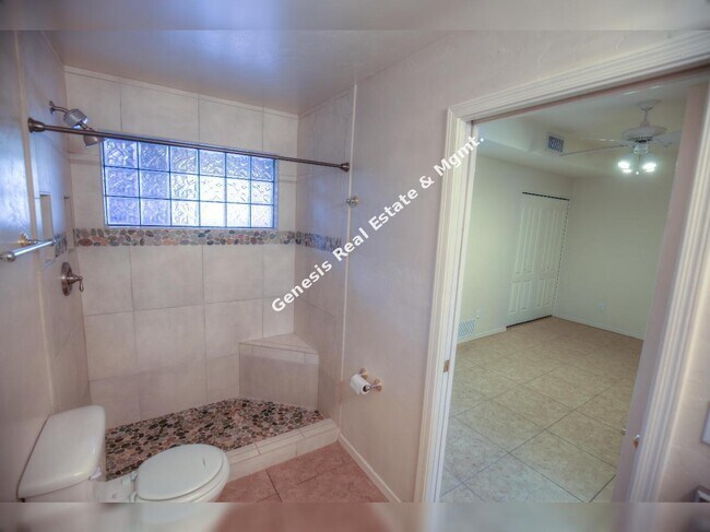 Building Photo - Charming 2-Bedroom Townhouse with Scenic Views & Cozy Fireplace in Tucson!