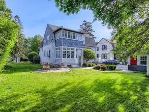 Building Photo - 544 Onwentsia Ave