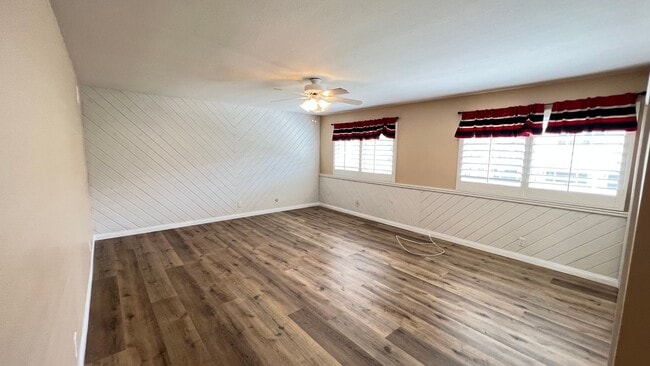 Building Photo - Wonderful 4 Bedroom 3 Bathroom Villa Park ...