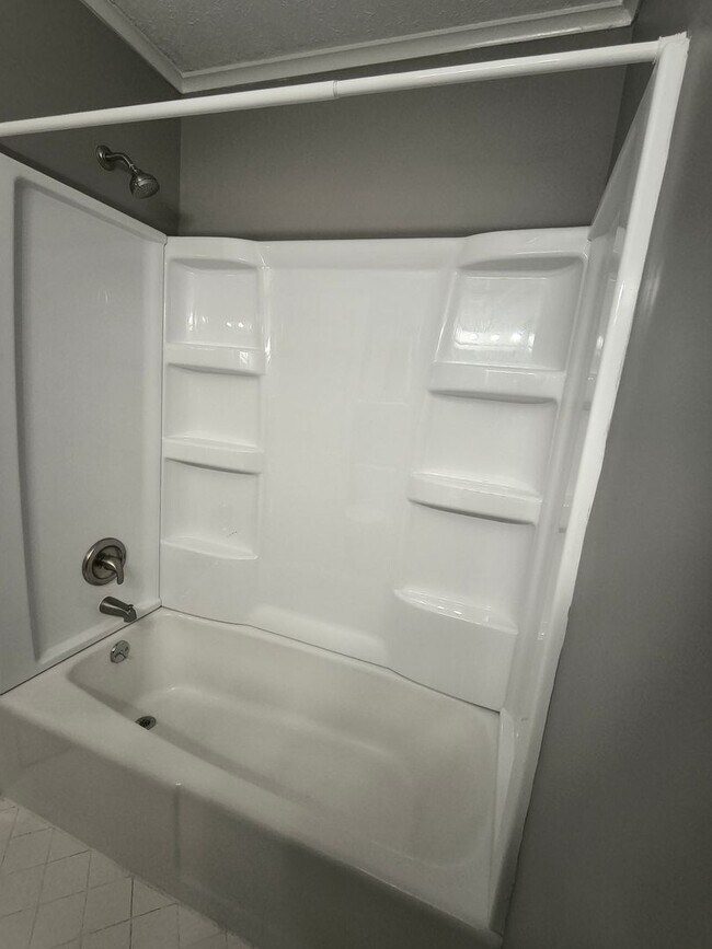 Building Photo - HUGE 2 Bedroom and Bathroom Apartment in East CB!