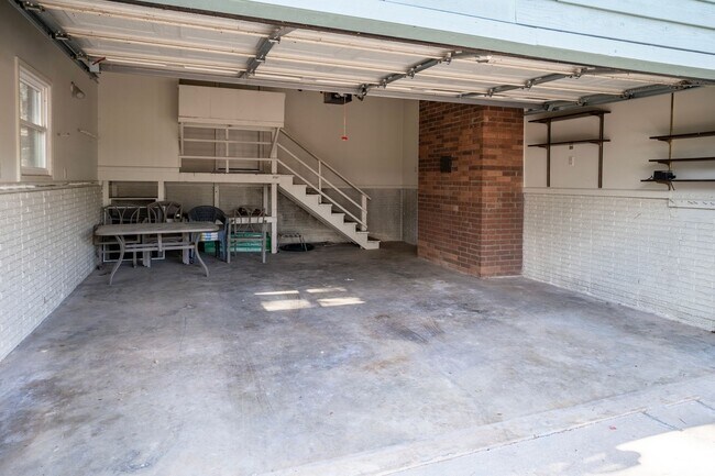 Building Photo - 16 Malaga Cir