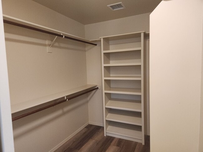 Building Photo - Newer 2 bed / 2 Bath Site Built Home