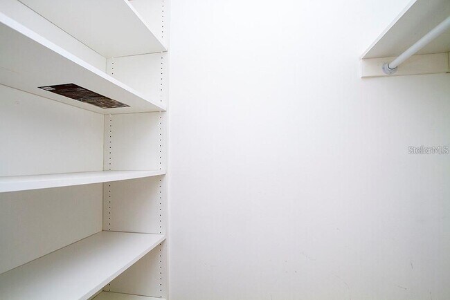 Building Photo - 2900 Cove Cay Dr