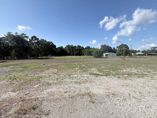 Building Photo - 840 Sim Portie Rd