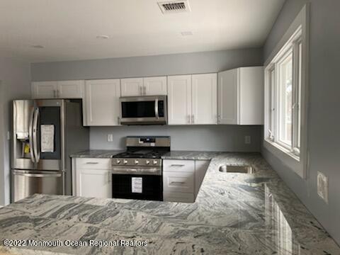 Building Photo - 220 Highwood Rd