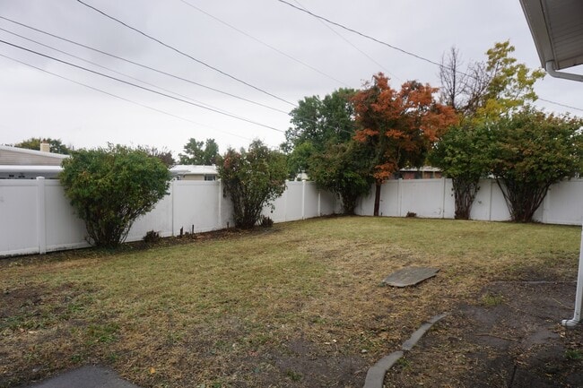 Building Photo - Bountiful 3 Bedroom 2 Bath Home