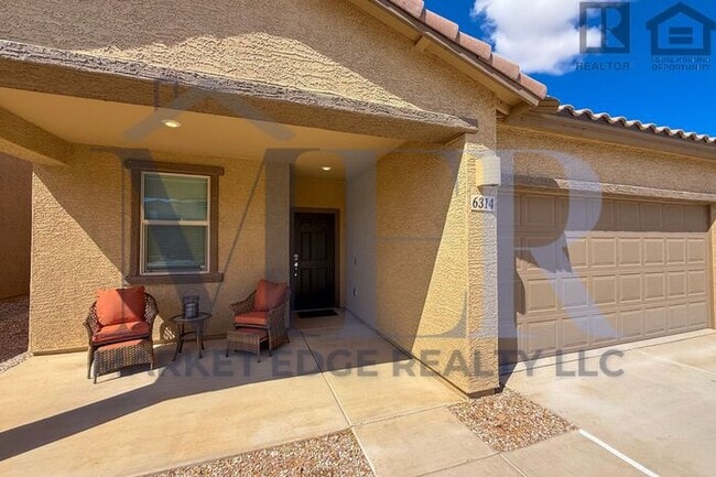Building Photo - 4Bed/4Bath w/2 Car Gar-Tucson! $199 MOVE-I...