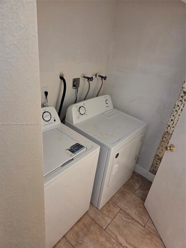 Building Photo - 8218 NW 8th Pl