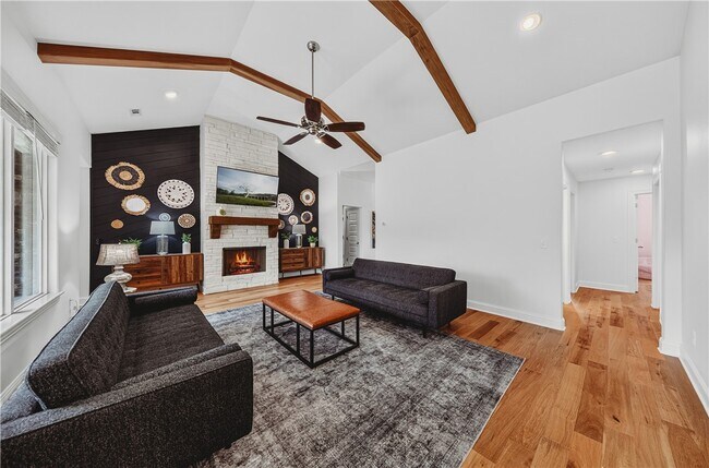 Building Photo - 5803 W Poison Springs Dr