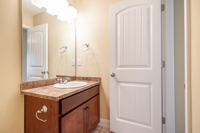 Building Photo - 6 Cal Rd