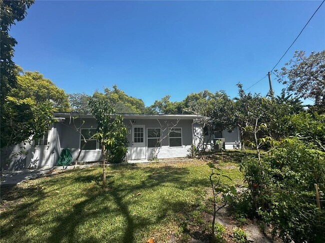 Building Photo - 1818 San Mateo Dr