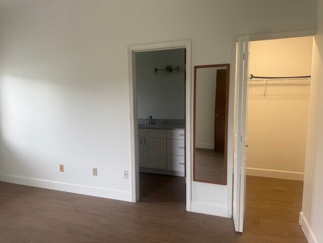 Building Photo - 1040 Manigan Ave