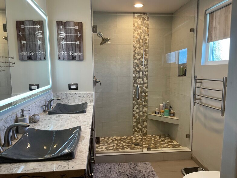 Building Photo - 9212 Pennywood Rd