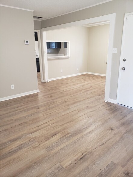 Building Photo - 5028 Acorn Dr