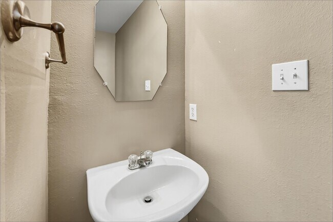 Building Photo - 503 Pine Cluster Ct