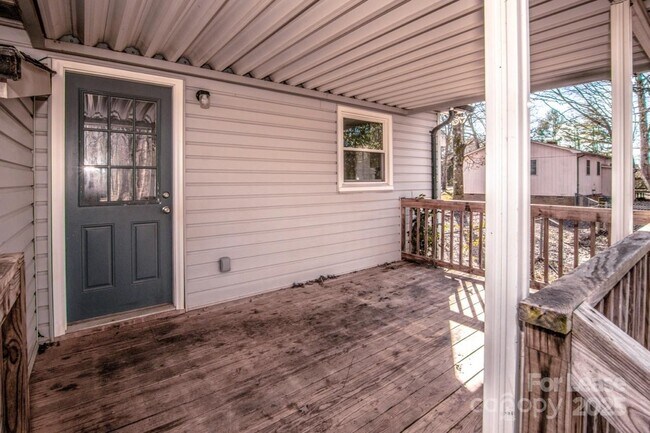 Building Photo - 1159 Camp Creek Rd